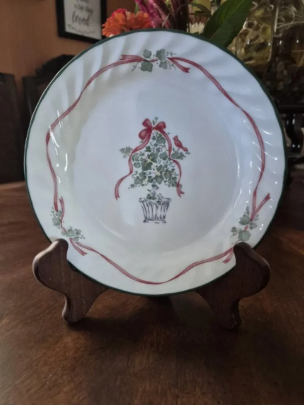 Vintage Corelle Callaway Holiday Christmas Salad Bread Dessert Plates 7.25